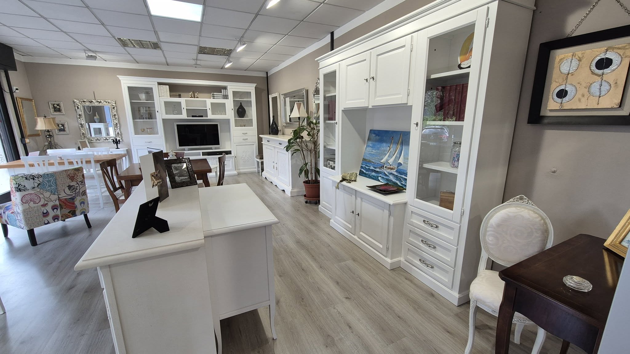 Ingresso showroom Emmestile - Mobili di pregio in esposizione
